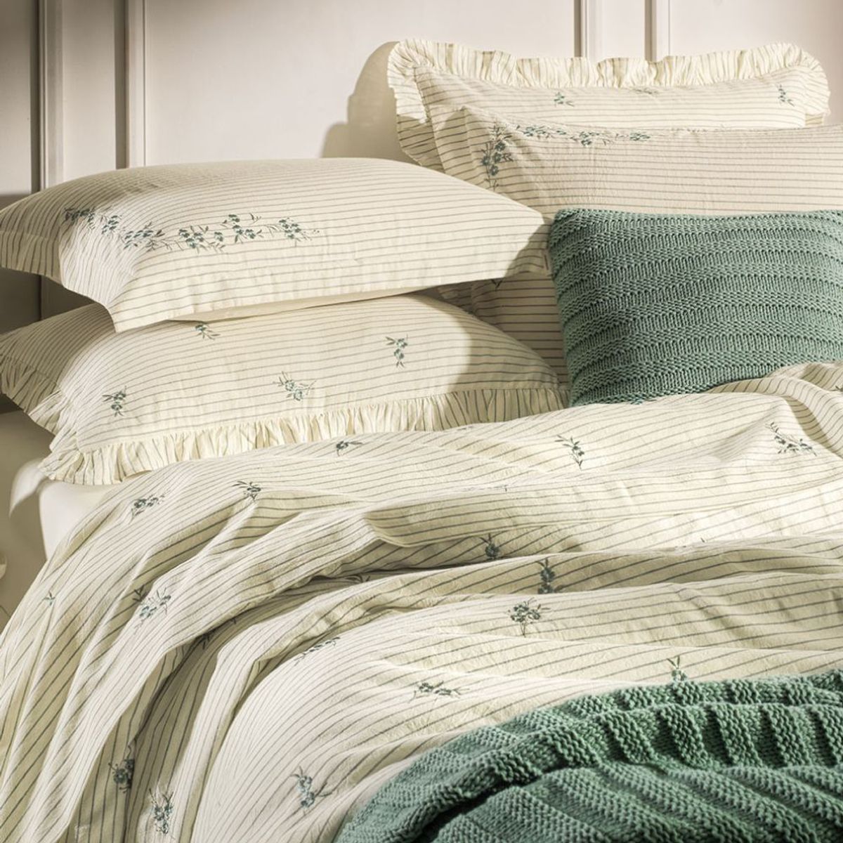 Elise Embroidered Double Bed Set – 200 Thread Count