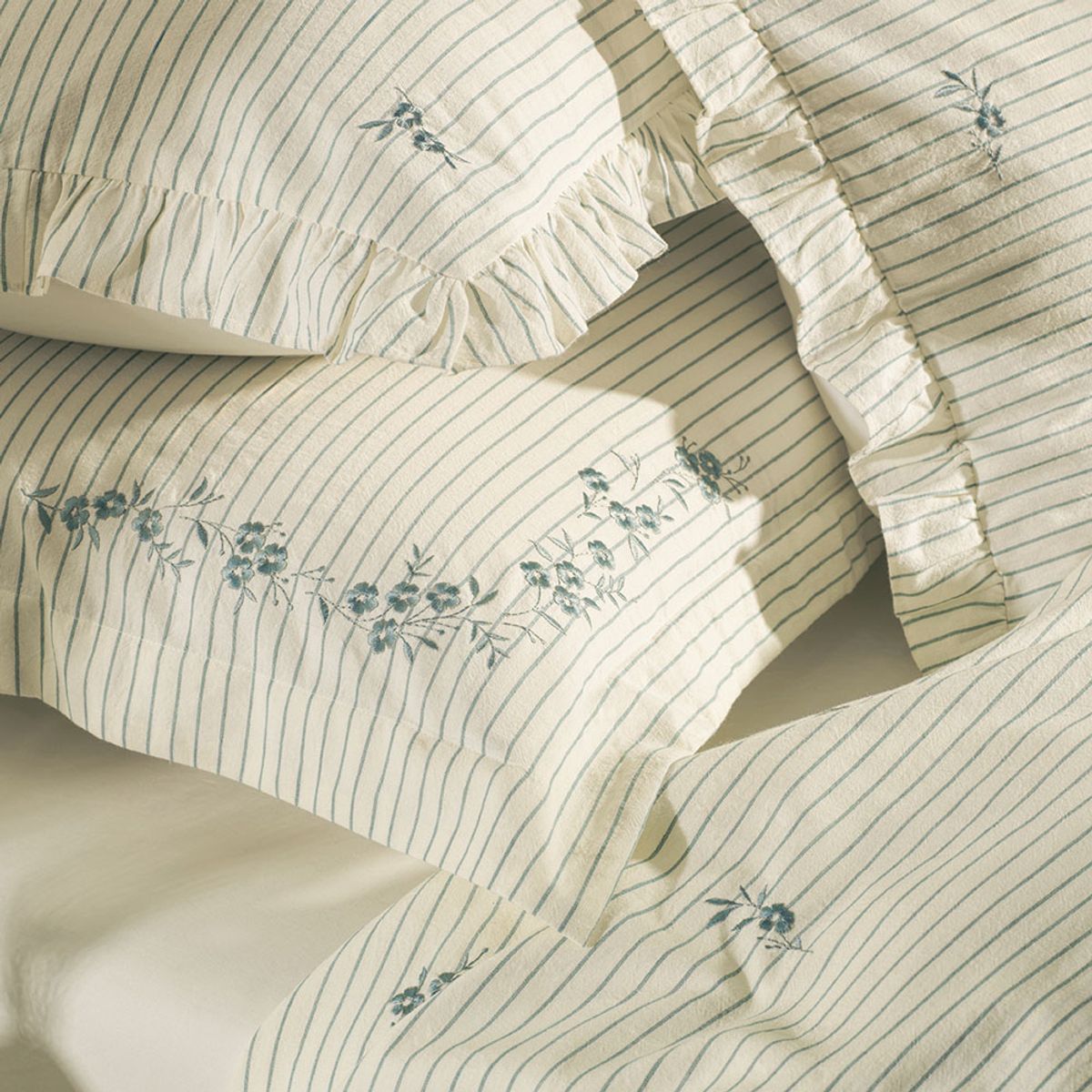 Elise 200 Thread Count Embroidered Double Bedspread with 2 Pillow Shams