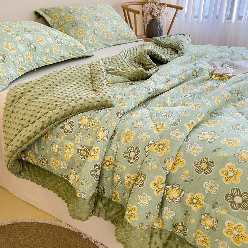 Floral Velvet Quilt - Textured & Soft