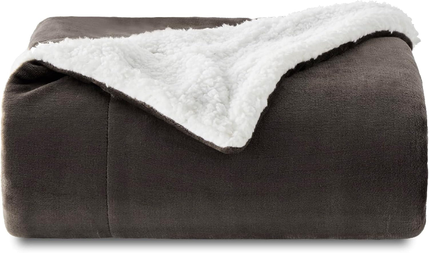 Bedsure Sherpa Fleece Throw Blanket - Fluffy Microfiber Solid Blankets for Bed and Couch Double/Twin Size, Silver Grey, 150x200cm