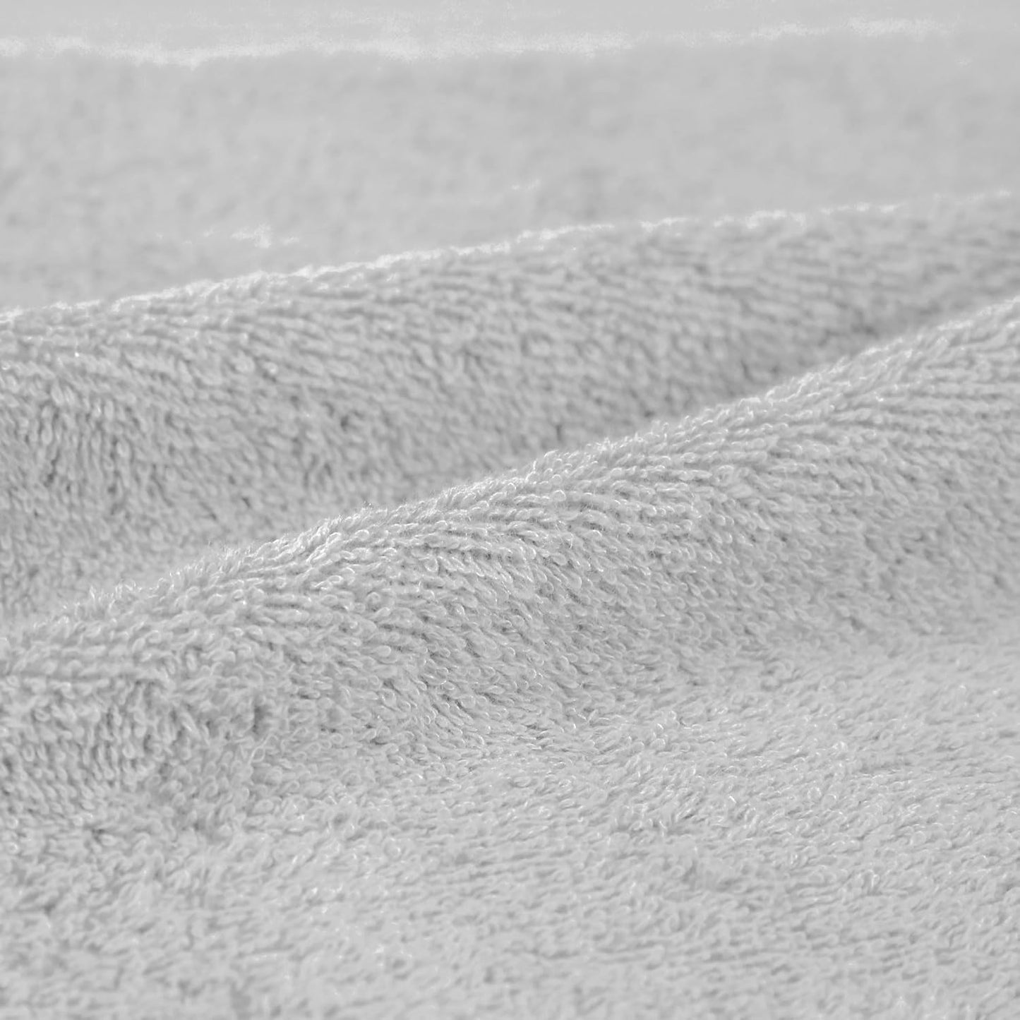 Amazon Basics 2 Bath towel for bathroom, Fade Resistant 100% Cotton Bath Towels, soft absorbent, 2-Pack (70x140 cm), Grey