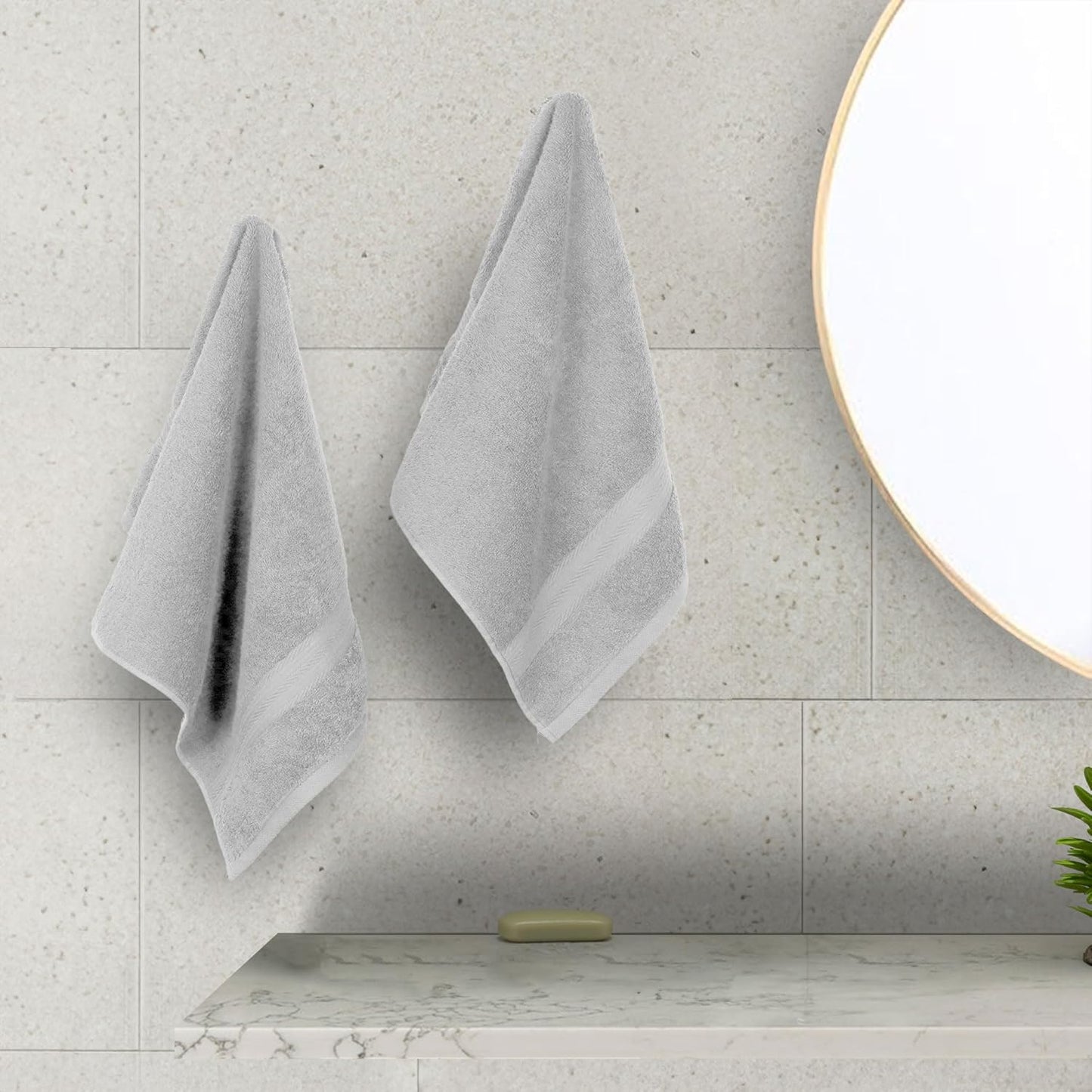 Amazon Basics 2 Bath towel for bathroom, Fade Resistant 100% Cotton Bath Towels, soft absorbent, 2-Pack (70x140 cm), Grey