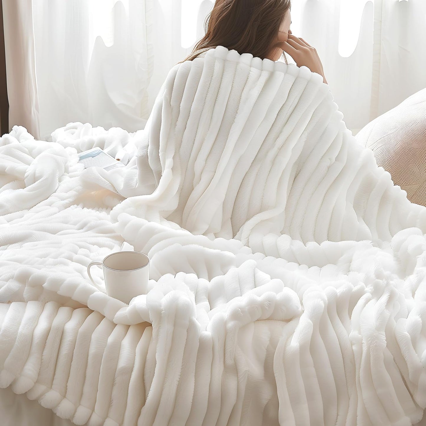 Bedsure Fleece Throw Blanket for Sofa - Fluffy Cosy Warm Blankets for Bed, Soft Cute Single Throw Gifts for Women and Girls, Ashley Blue, 130x170 cm