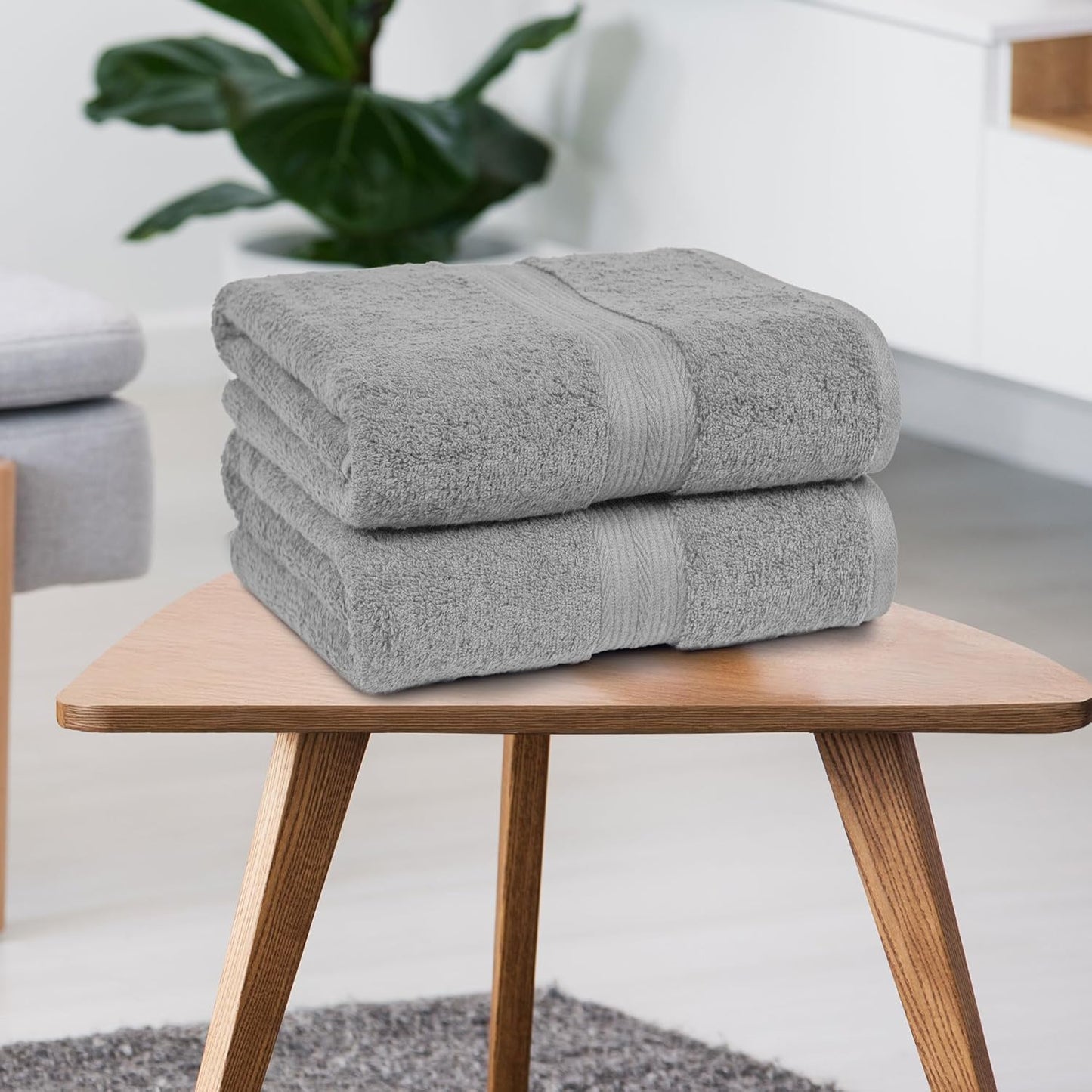 Amazon Basics 2 Bath towel for bathroom, Fade Resistant 100% Cotton Bath Towels, soft absorbent, 2-Pack (70x140 cm), Grey