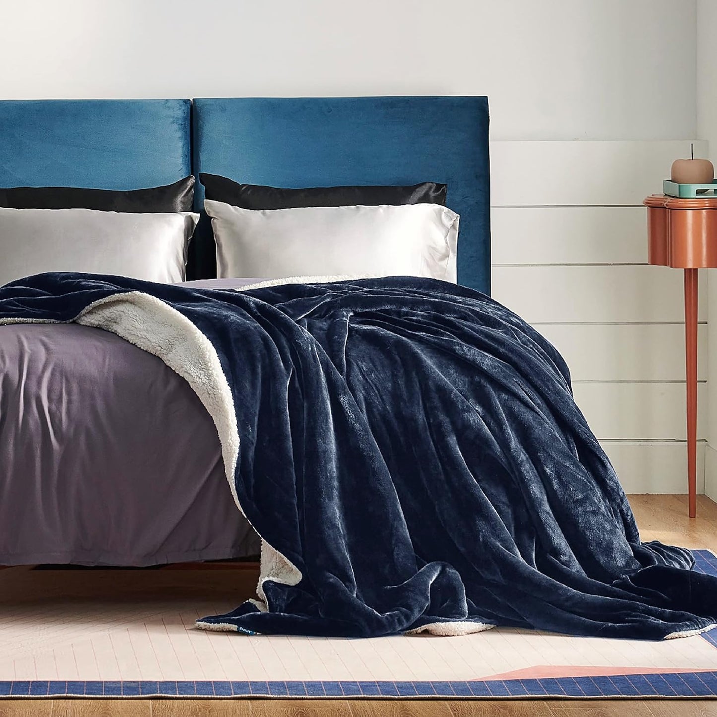 Bedsure Sherpa Fleece Throw Blanket - Fluffy Microfiber Solid Blankets for Bed and Couch Double/Twin Size, Silver Grey, 150x200cm