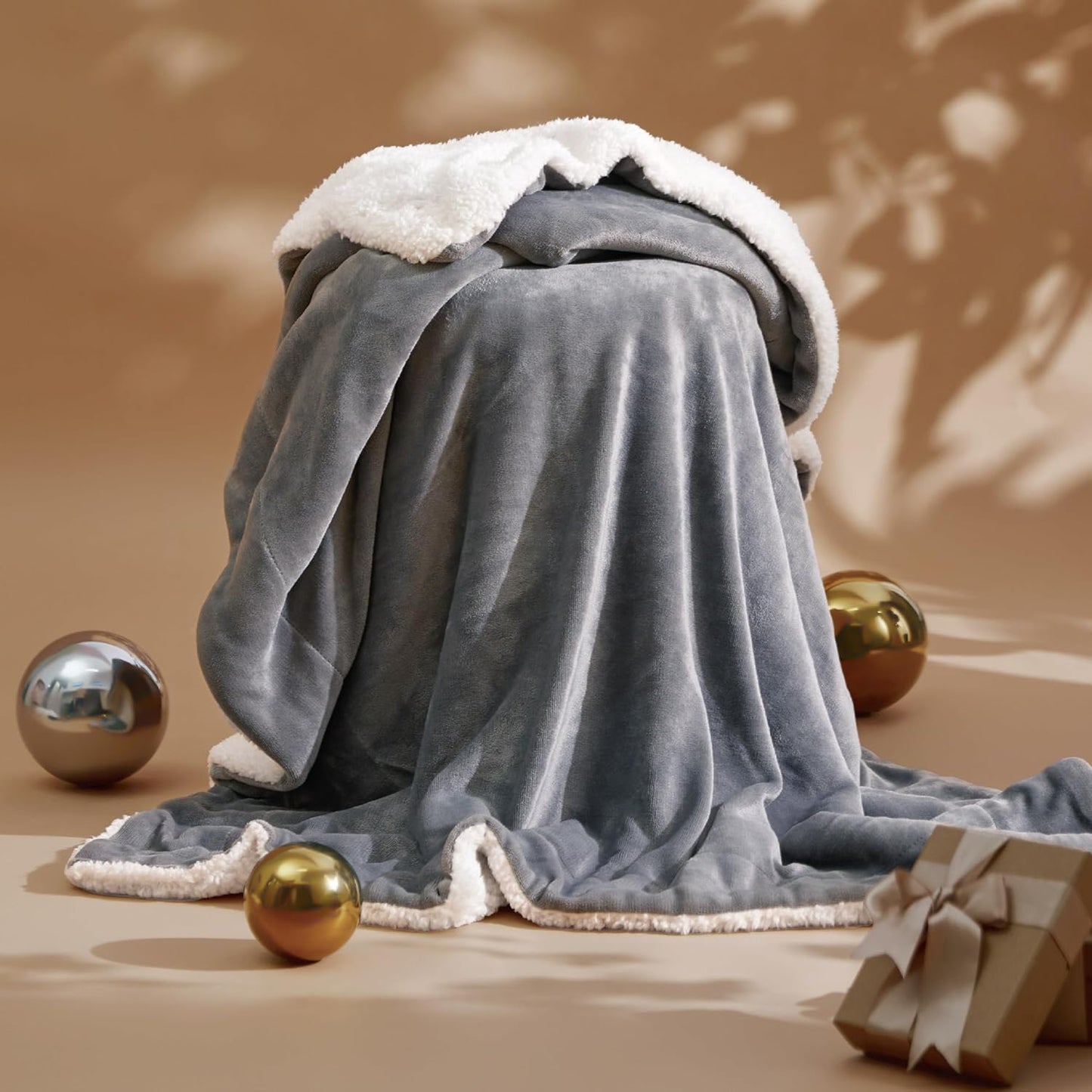 Bedsure Sherpa Fleece Throw Blanket - Fluffy Microfiber Solid Blankets for Bed and Couch Double/Twin Size, Silver Grey, 150x200cm