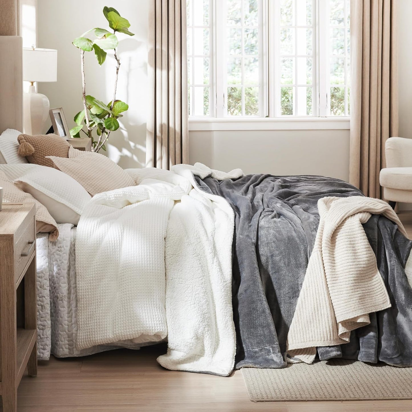 Bedsure Sherpa Fleece Throw Blanket - Fluffy Microfiber Solid Blankets for Bed and Couch Double/Twin Size, Silver Grey, 150x200cm