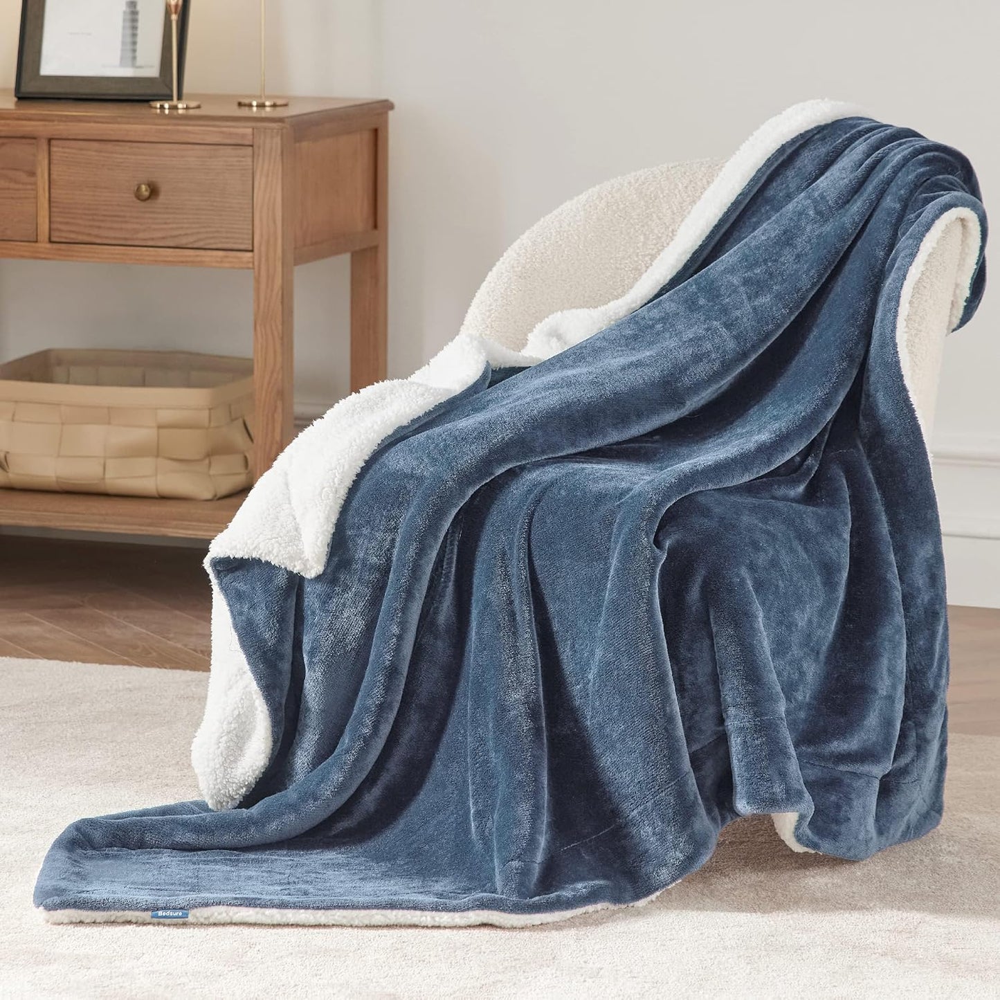 Bedsure Sherpa Fleece Throw Blanket - Fluffy Microfiber Solid Blankets for Bed and Couch Double/Twin Size, Silver Grey, 150x200cm