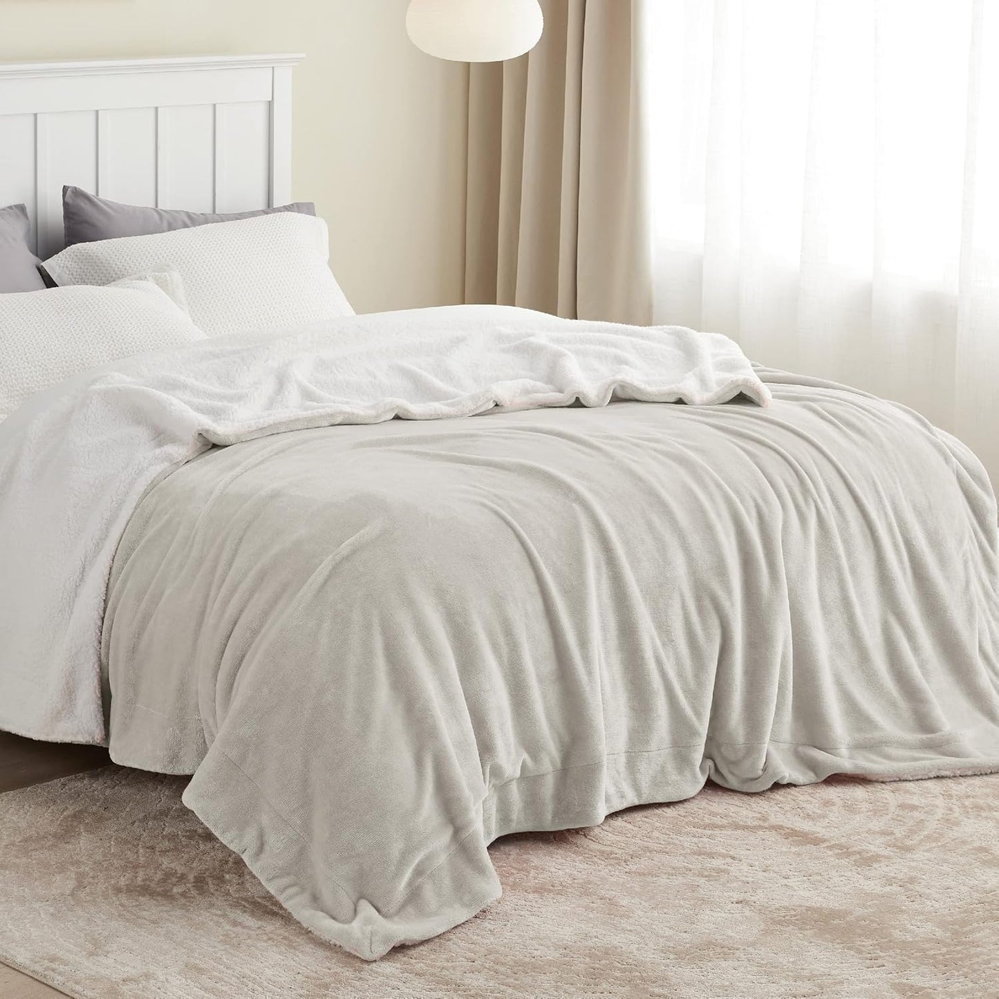 Bedsure Sherpa Fleece Throw Blanket - Fluffy Microfiber Solid Blankets for Bed and Couch Double/Twin Size, Silver Grey, 150x200cm