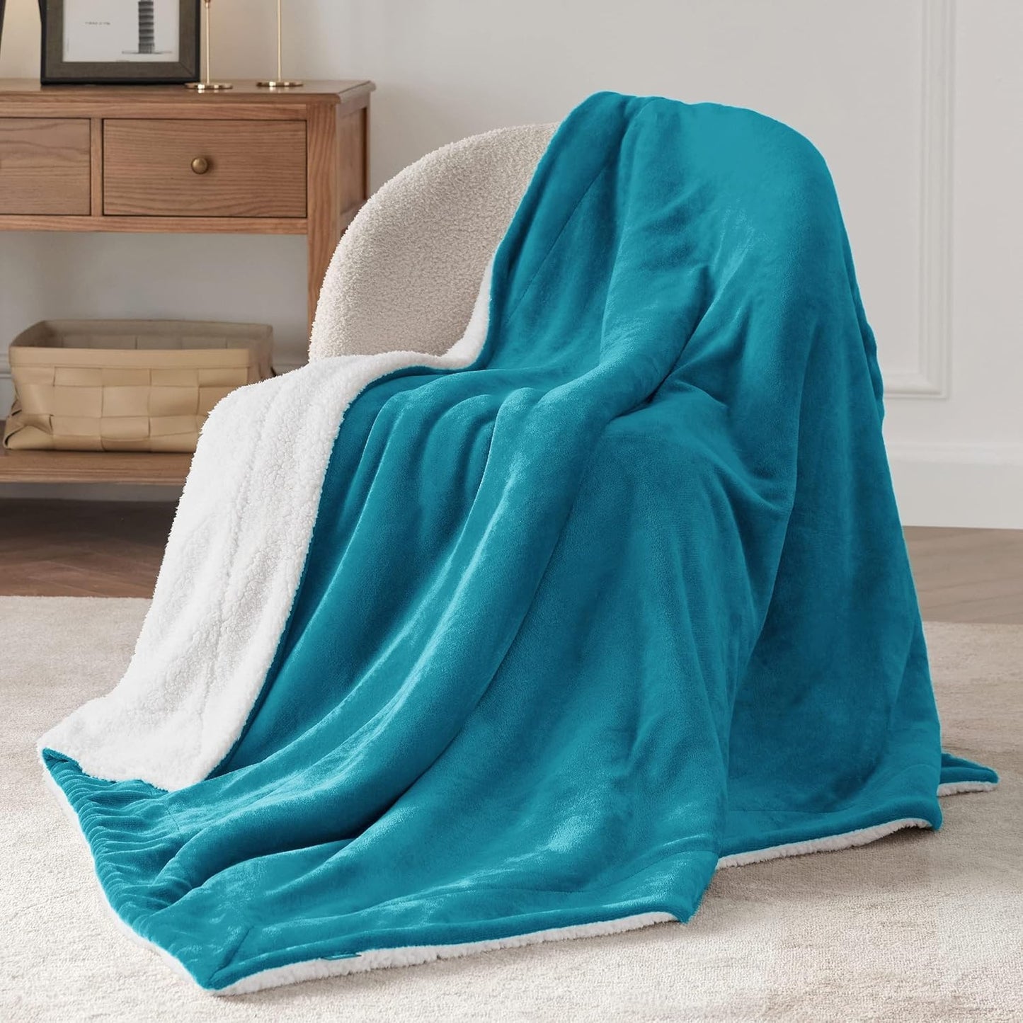 Bedsure Sherpa Fleece Throw Blanket - Fluffy Microfiber Solid Blankets for Bed and Couch Double/Twin Size, Silver Grey, 150x200cm