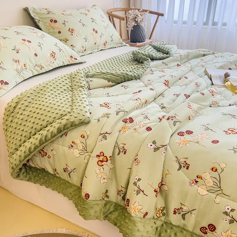 Floral Velvet Quilt - Textured & Soft