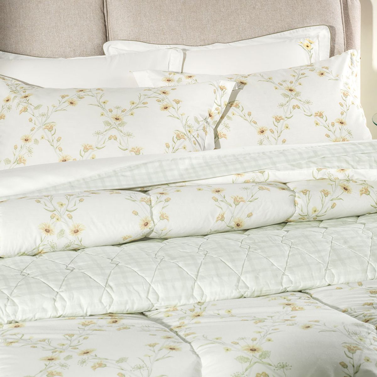 Florata Fitted Sheet and Pillowcases – 200 Thread Count