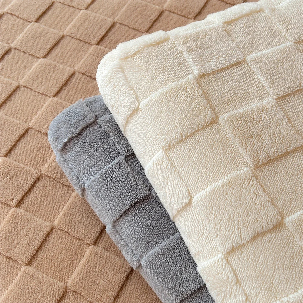 Warm Checkered Sherpa Throw Blanket
