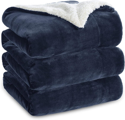 Bedsure Sherpa Fleece Throw Blanket - Fluffy Microfiber Solid Blankets for Bed and Couch Double/Twin Size, Silver Grey, 150x200cm