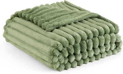 Bedsure Fleece Throw Blanket for Sofa - Fluffy Cosy Warm Blankets for Bed, Soft Cute Single Throw Gifts for Women and Girls, Ashley Blue, 130x170 cm