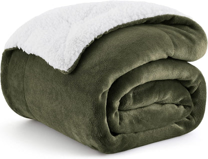 Bedsure Sherpa Fleece Throw Blanket - Fluffy Microfiber Solid Blankets for Bed and Couch Double/Twin Size, Silver Grey, 150x200cm
