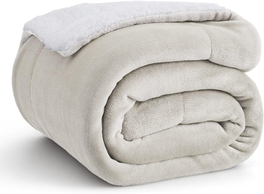 Bedsure Sherpa Fleece Throw Blanket - Fluffy Microfiber Blankets