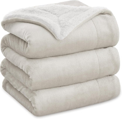 Bedsure Sherpa Fleece Throw Blanket - Fluffy Microfiber Solid Blankets for Bed and Couch Double/Twin Size, Silver Grey, 150x200cm