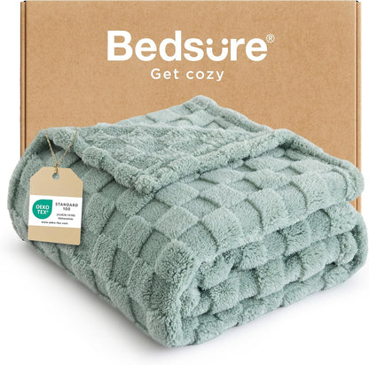 Bedsure Fleece Throw Blanket for Sofa - Fluffy Cosy Warm Blankets for Bed, Soft Cute Single Throw Gifts for Women and Girls, Ashley Blue, 130x170 cm